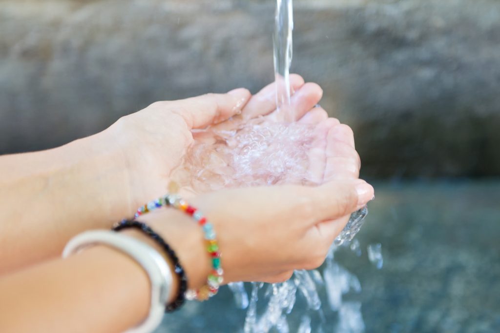 acqua corrente pulita e sicura