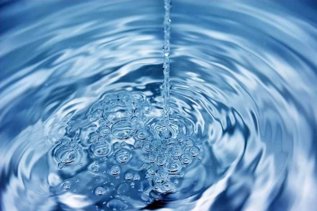 dettaglio acqua trattata con osmosi inversa