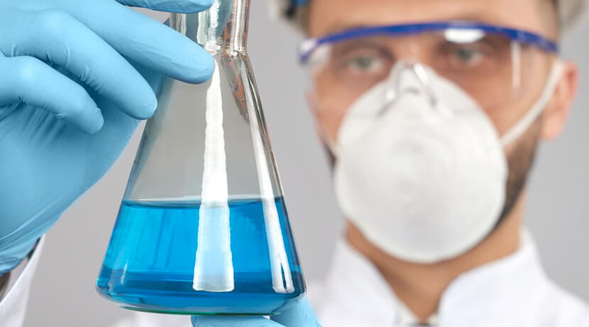 controllo di acque con residui chimici
