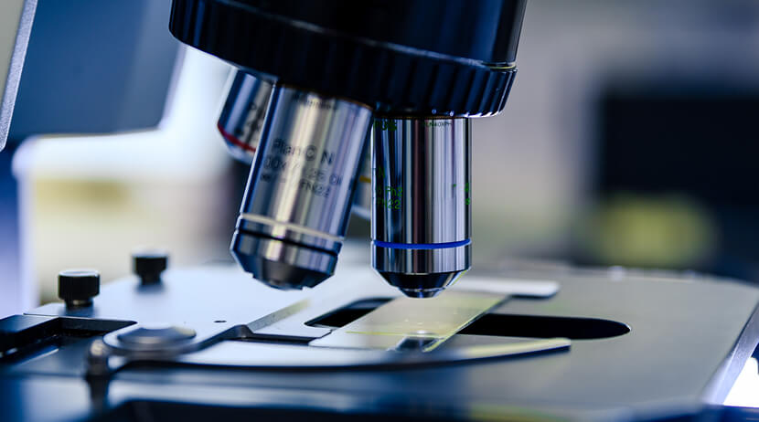 controllo al microscopio per accertare l'eliminazione di virus e batteri